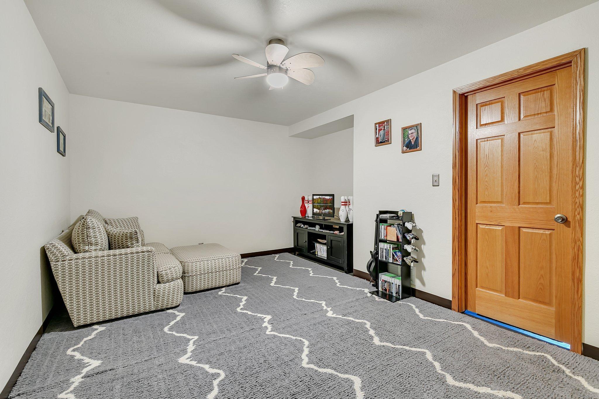 325 Main Street S
