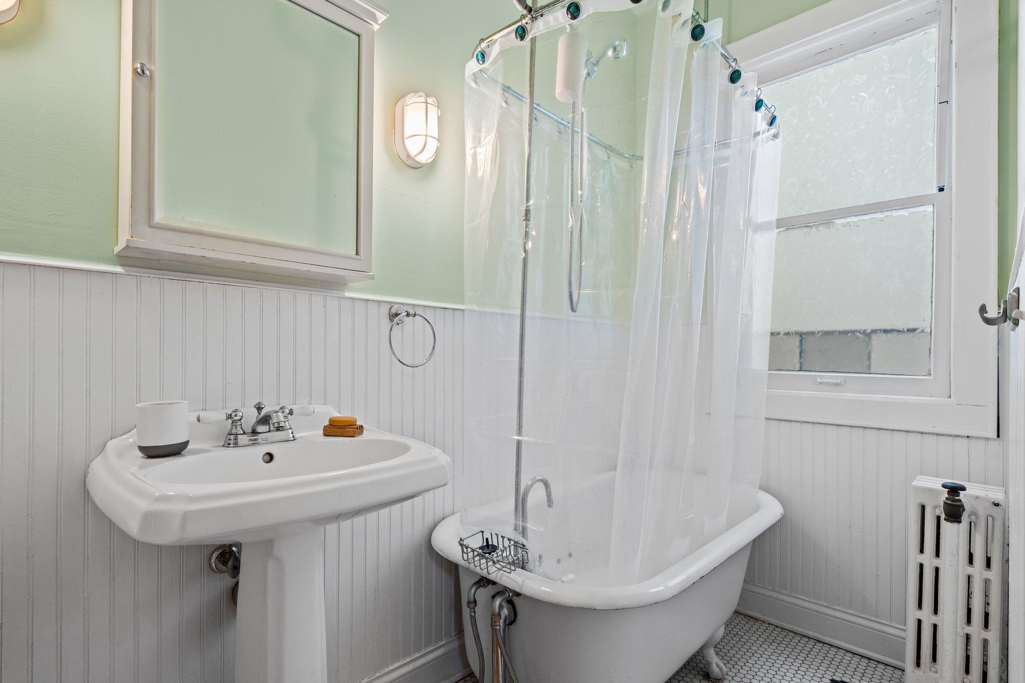 2895 James Avenue S Unit: 2