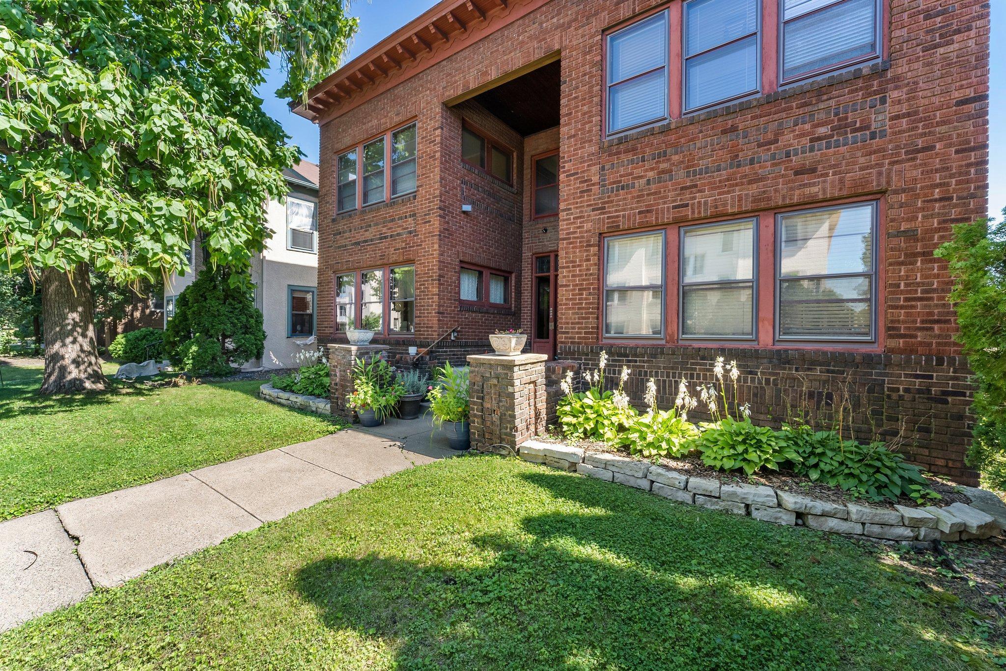 2895 James Avenue S Unit: 2