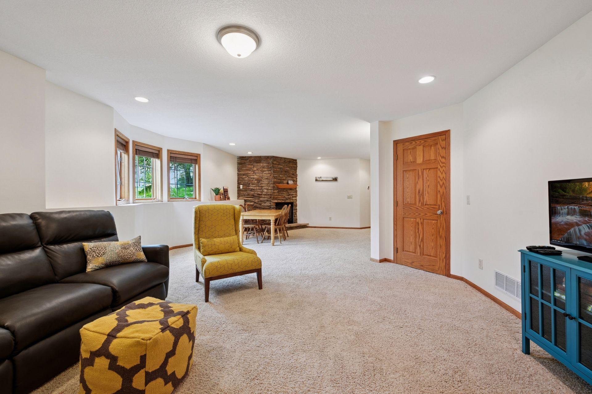 8820 Pointe Vista Drive