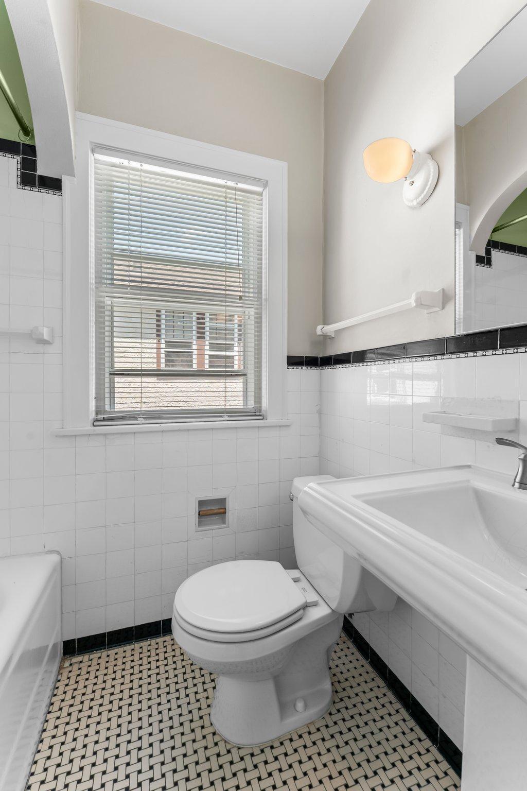 4437 Vincent Avenue S Unit: Upper
