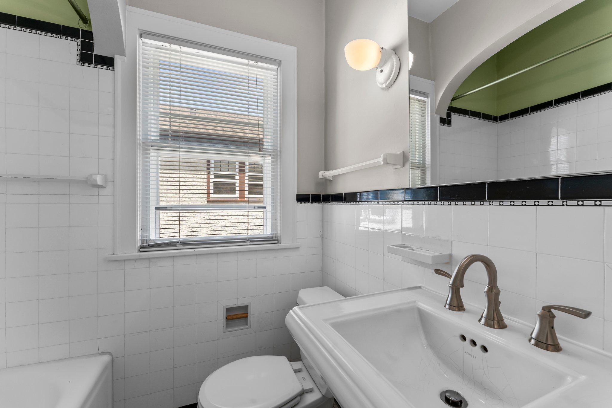 4437 Vincent Avenue S Unit: Upper