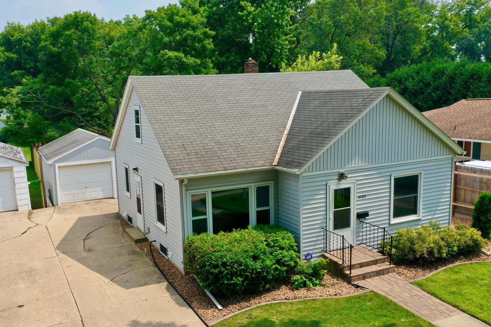 1009 4th Street SW