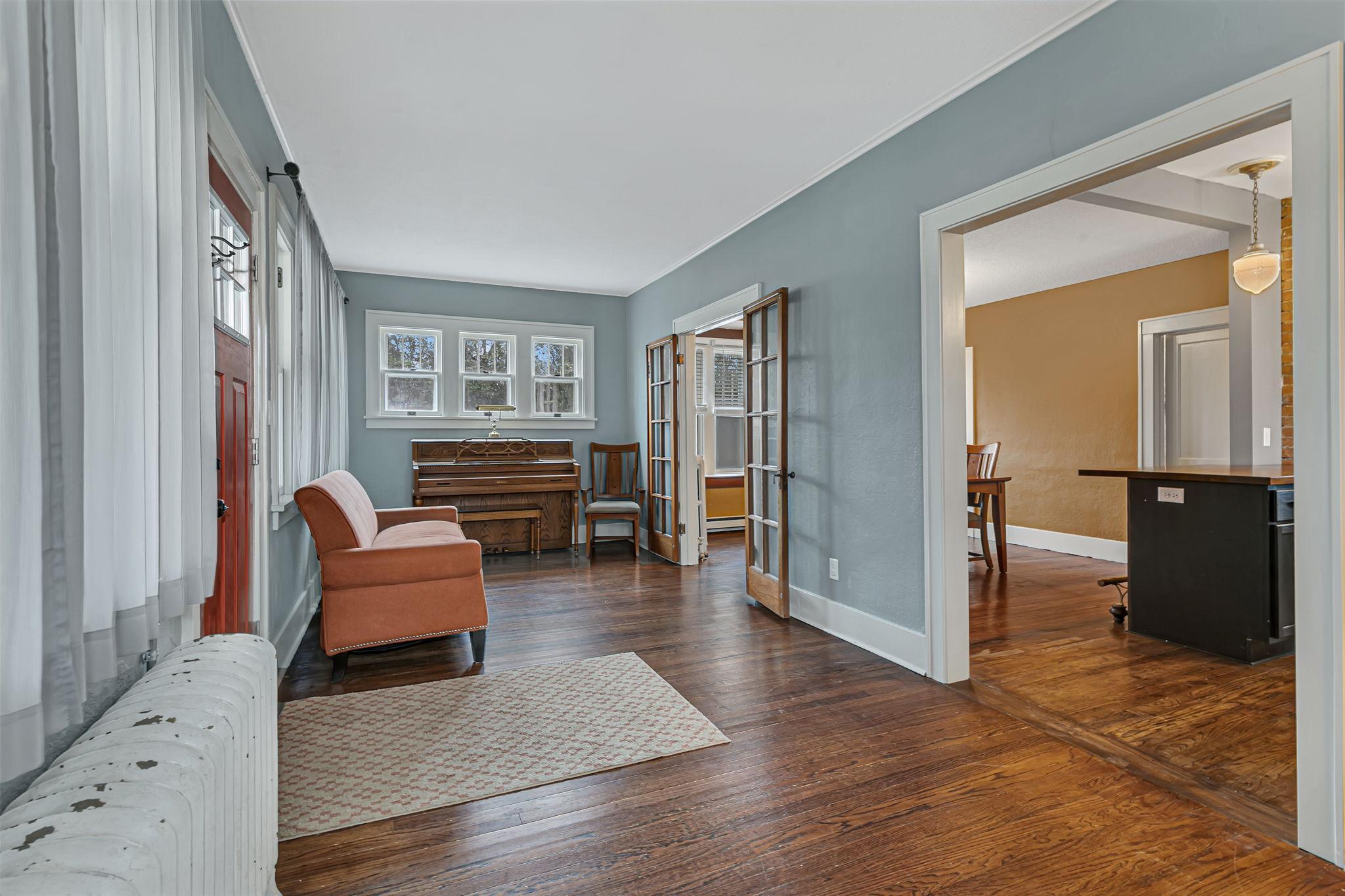 117 Main Street N