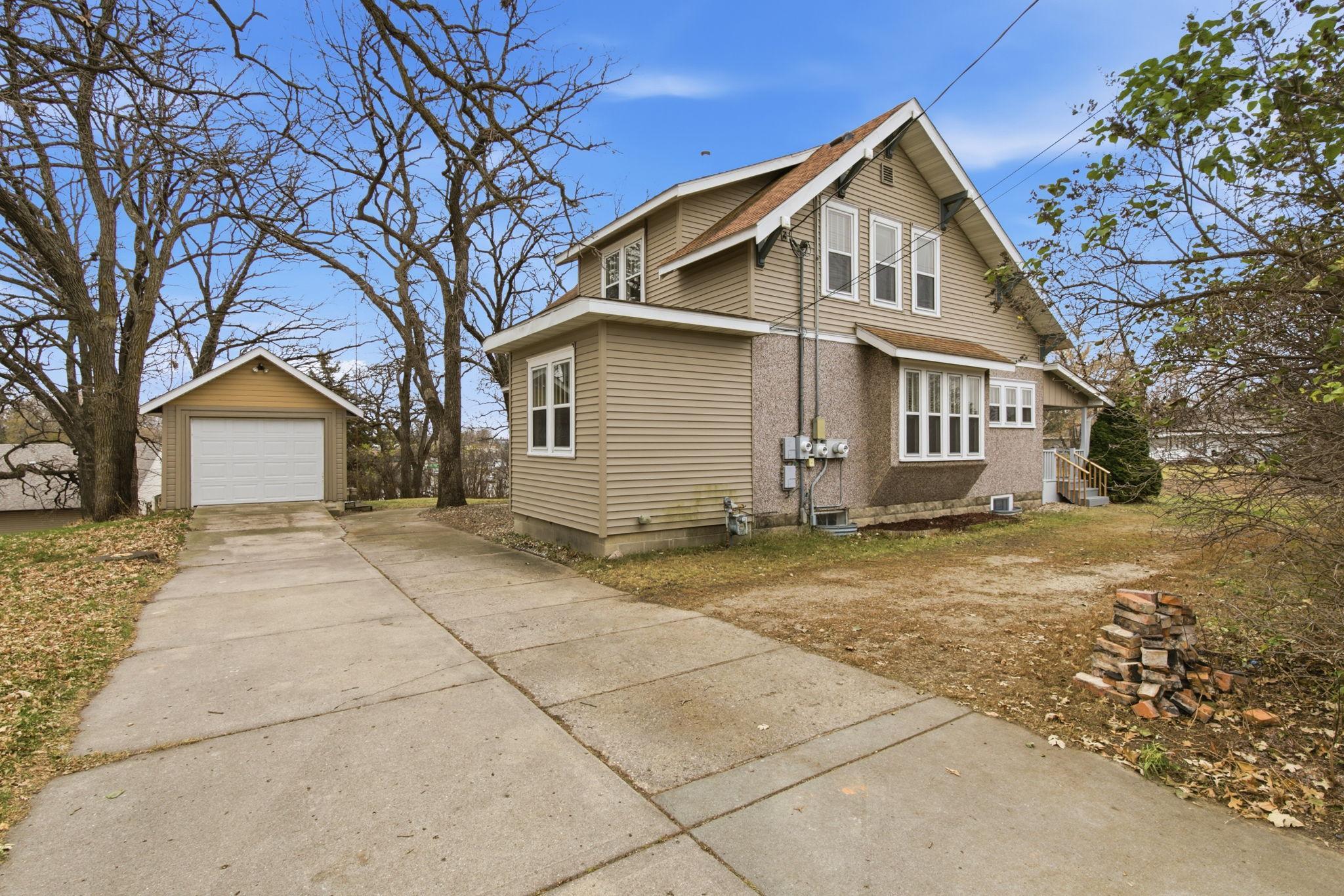 117 Main Street N