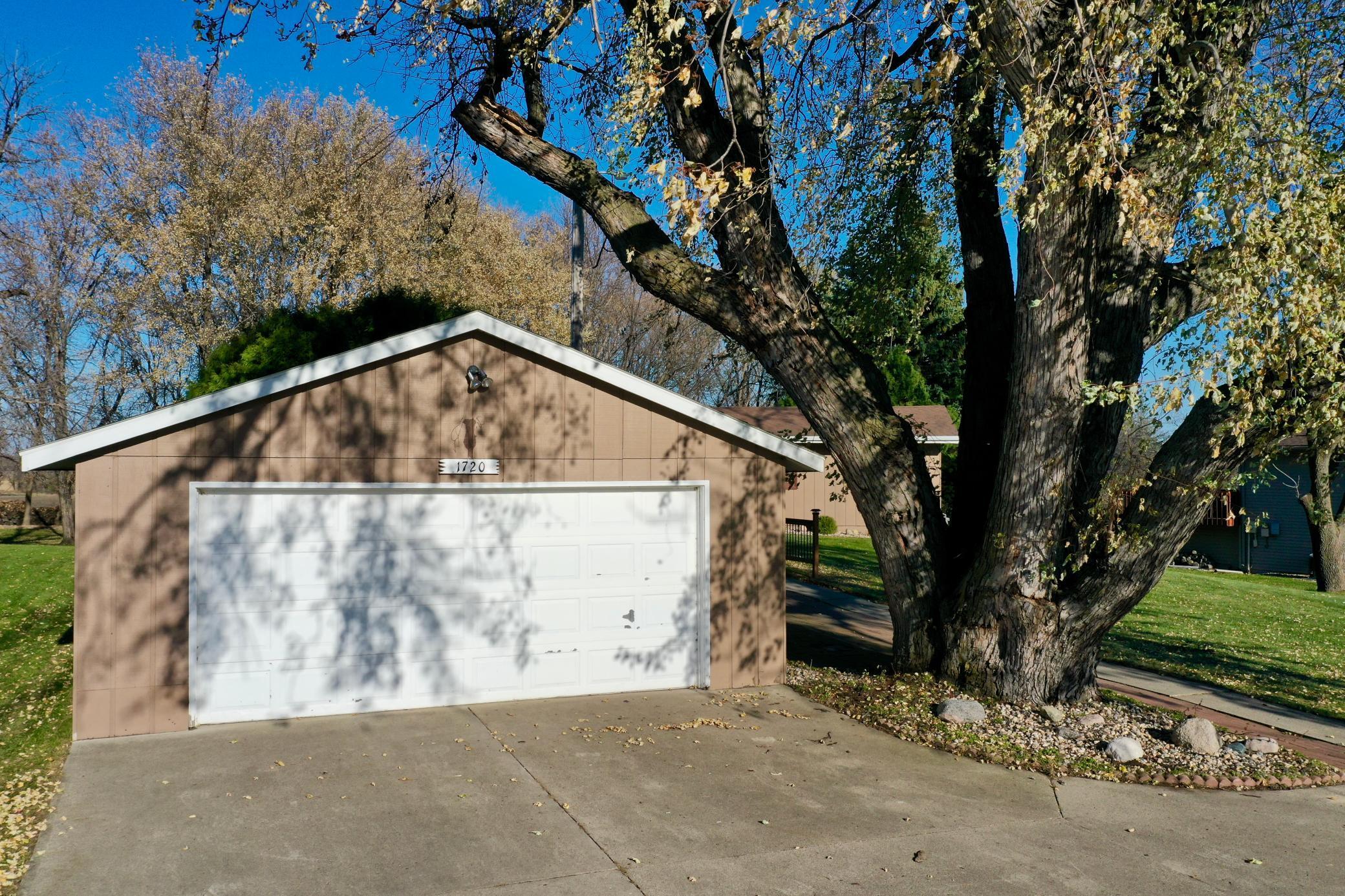 1720 48th Avenue NE
