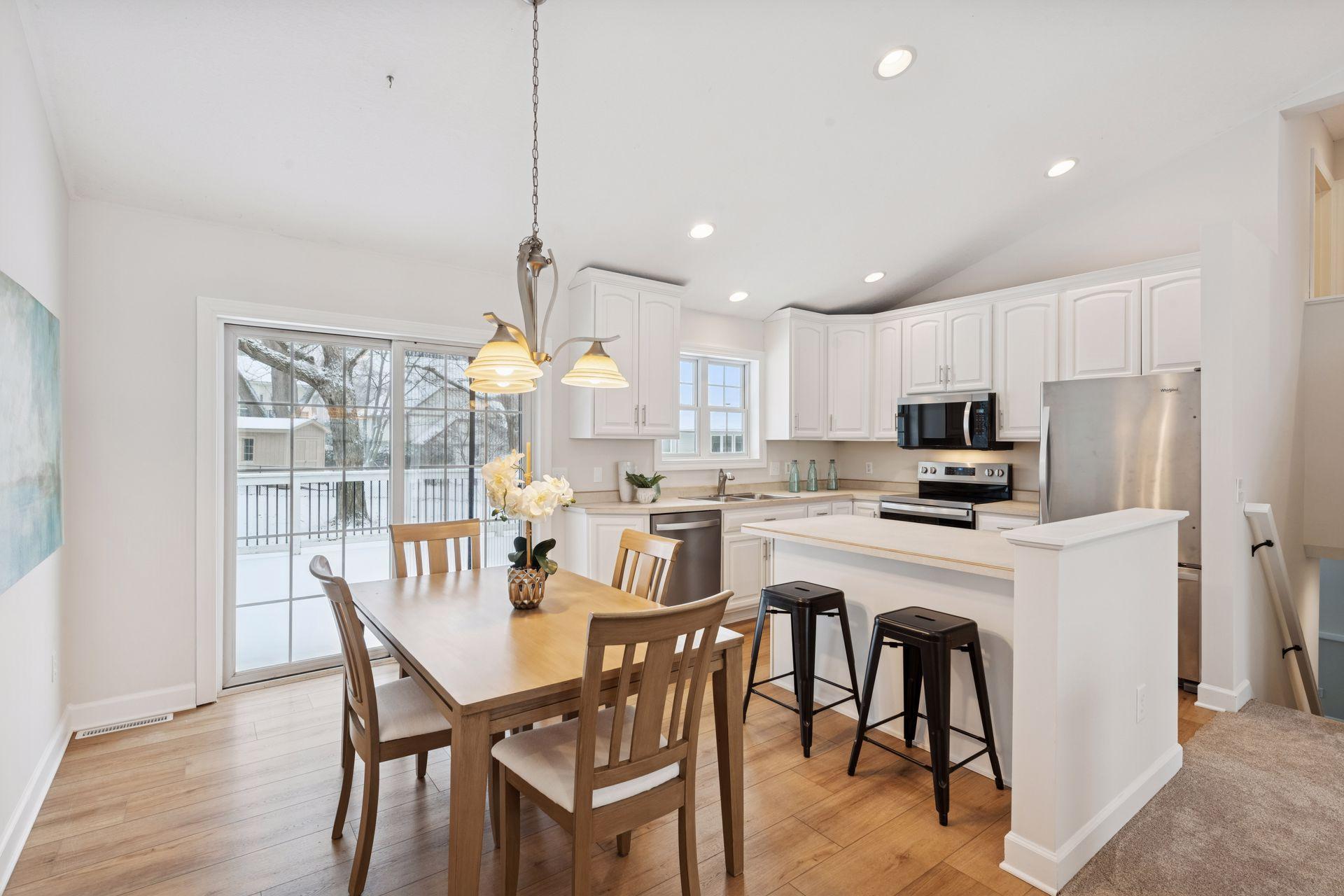 305 County Road 10 SE