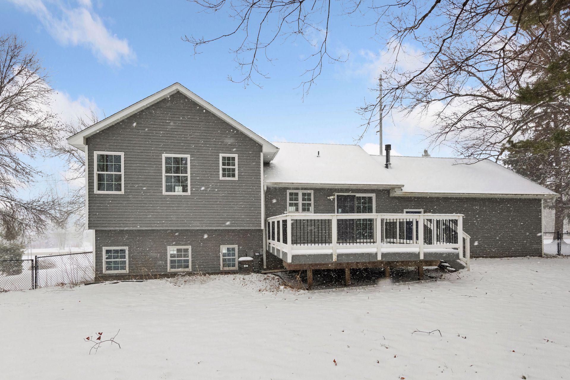 305 County Road 10 SE