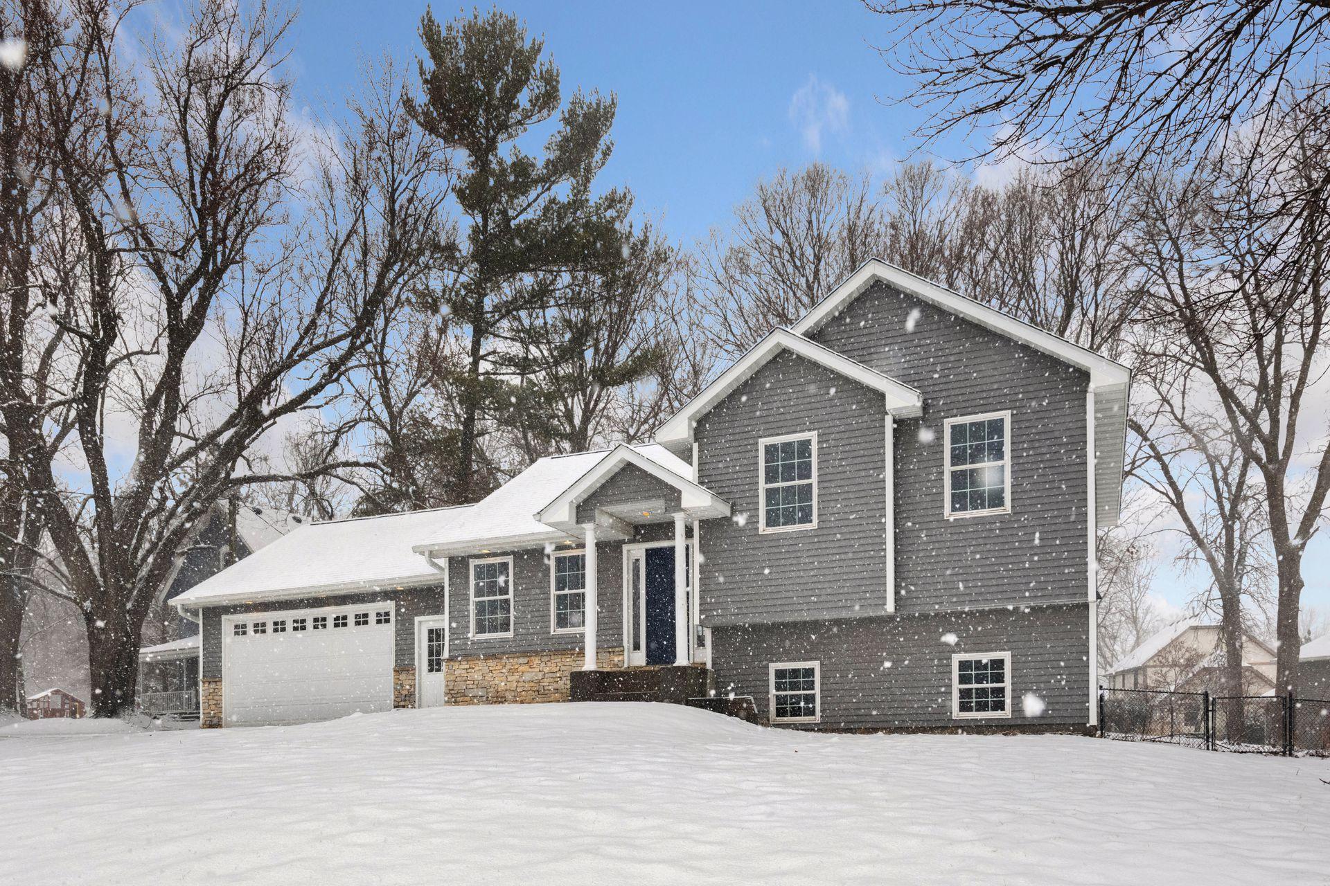 305 County Road 10 SE