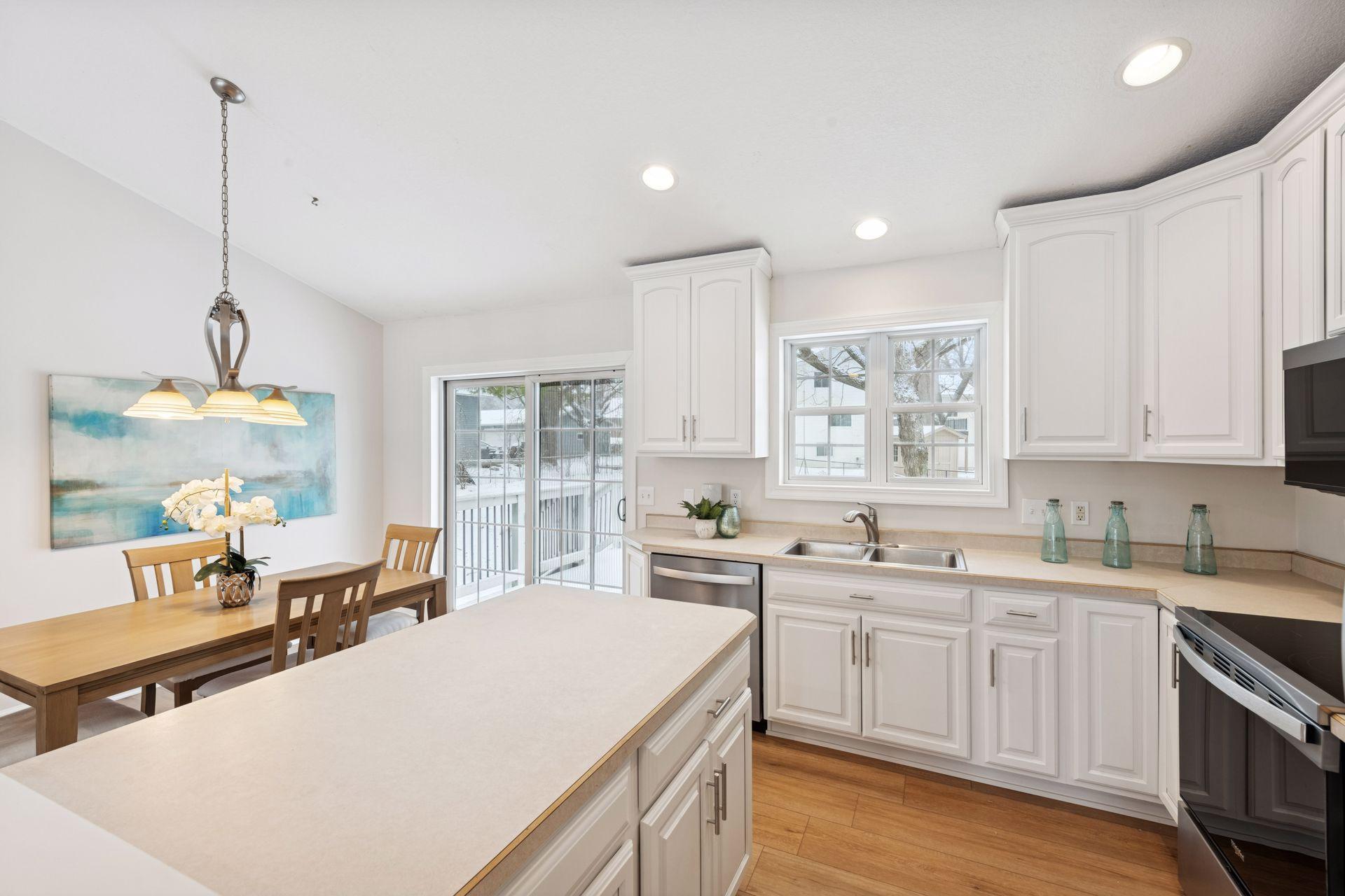 305 County Road 10 SE