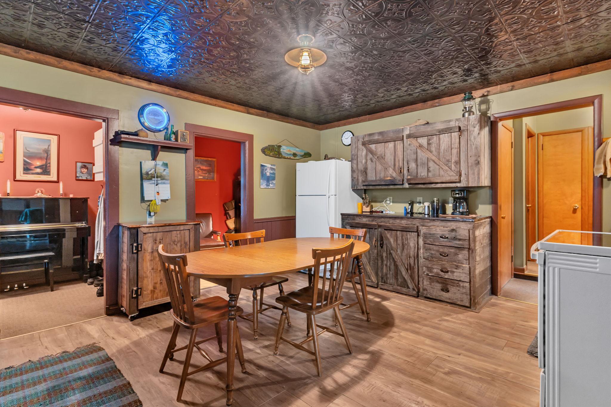 5861 Highway 71 NE