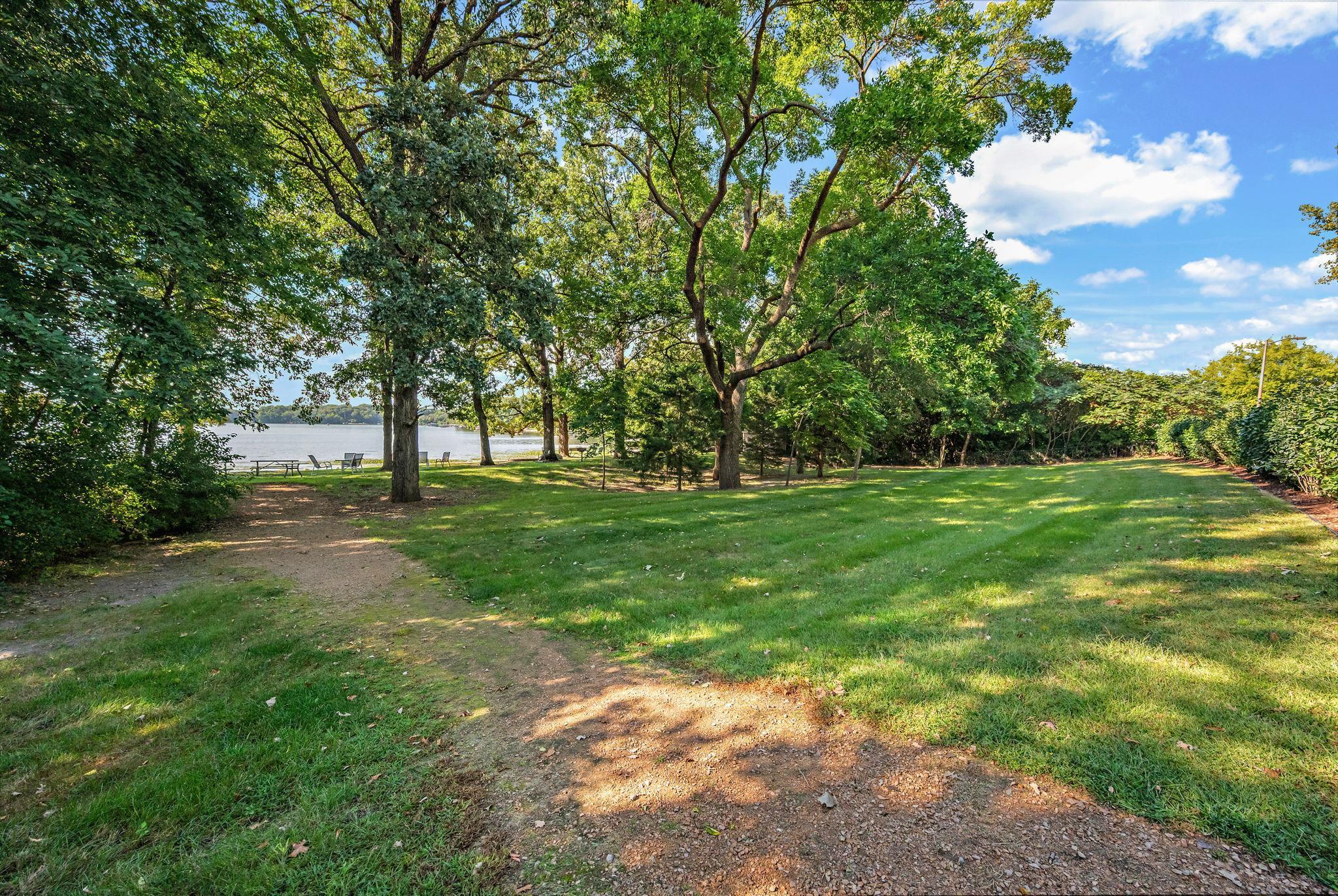 130 Lakeview Road E