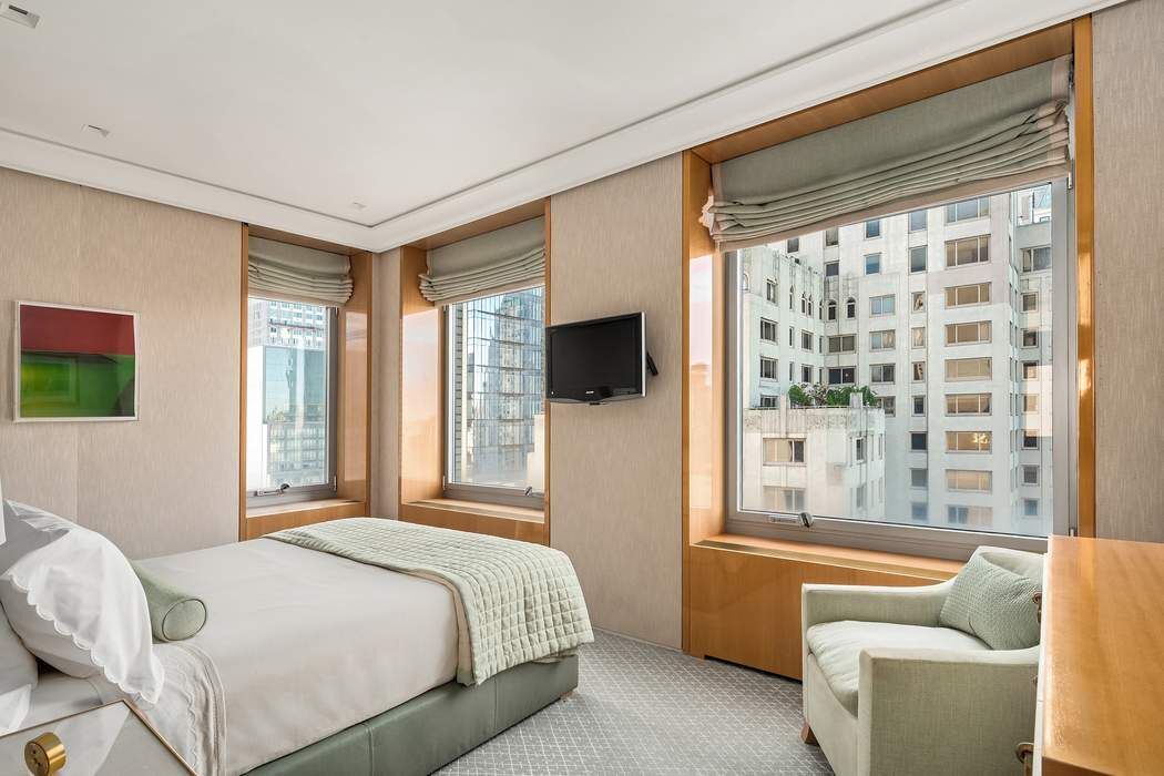 50 Central Park S 28