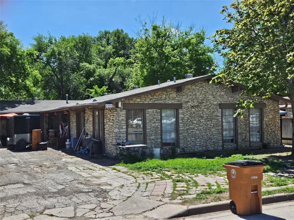 1909 Hearthside DR