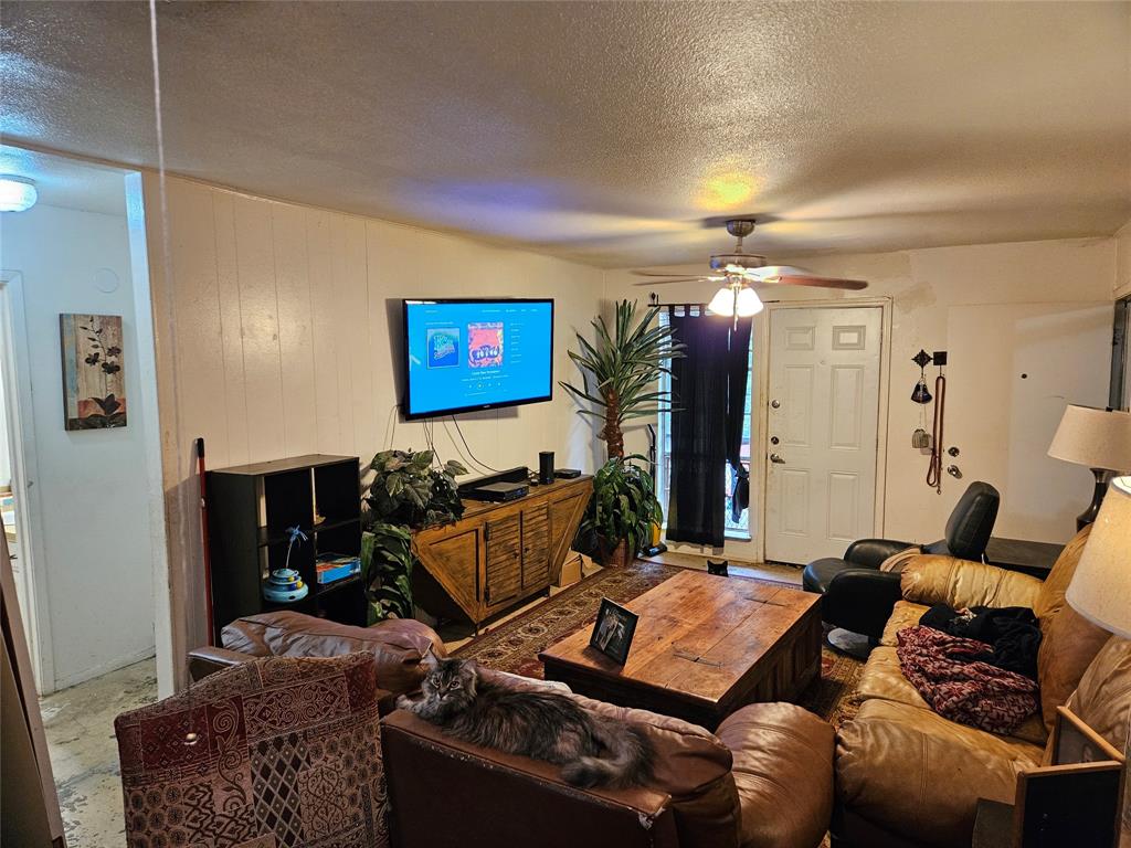 1909 Hearthside DR
