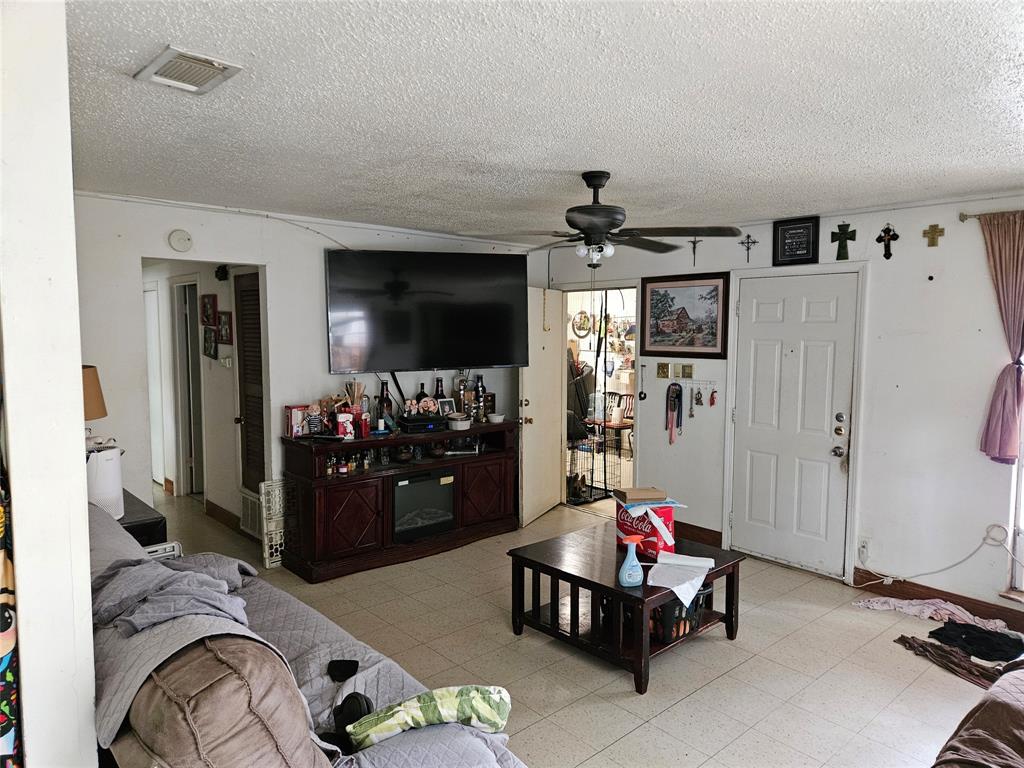 1909 Hearthside DR
