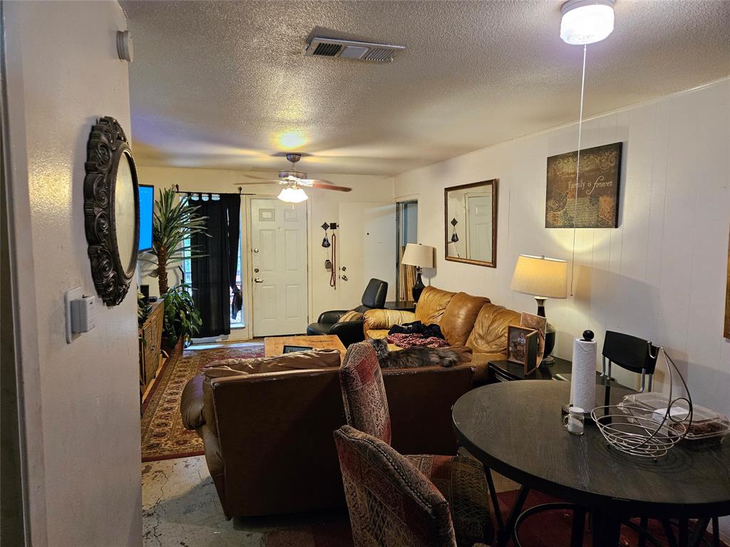1909 Hearthside DR