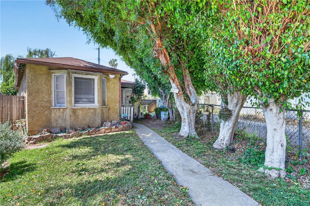 2211 Amherst