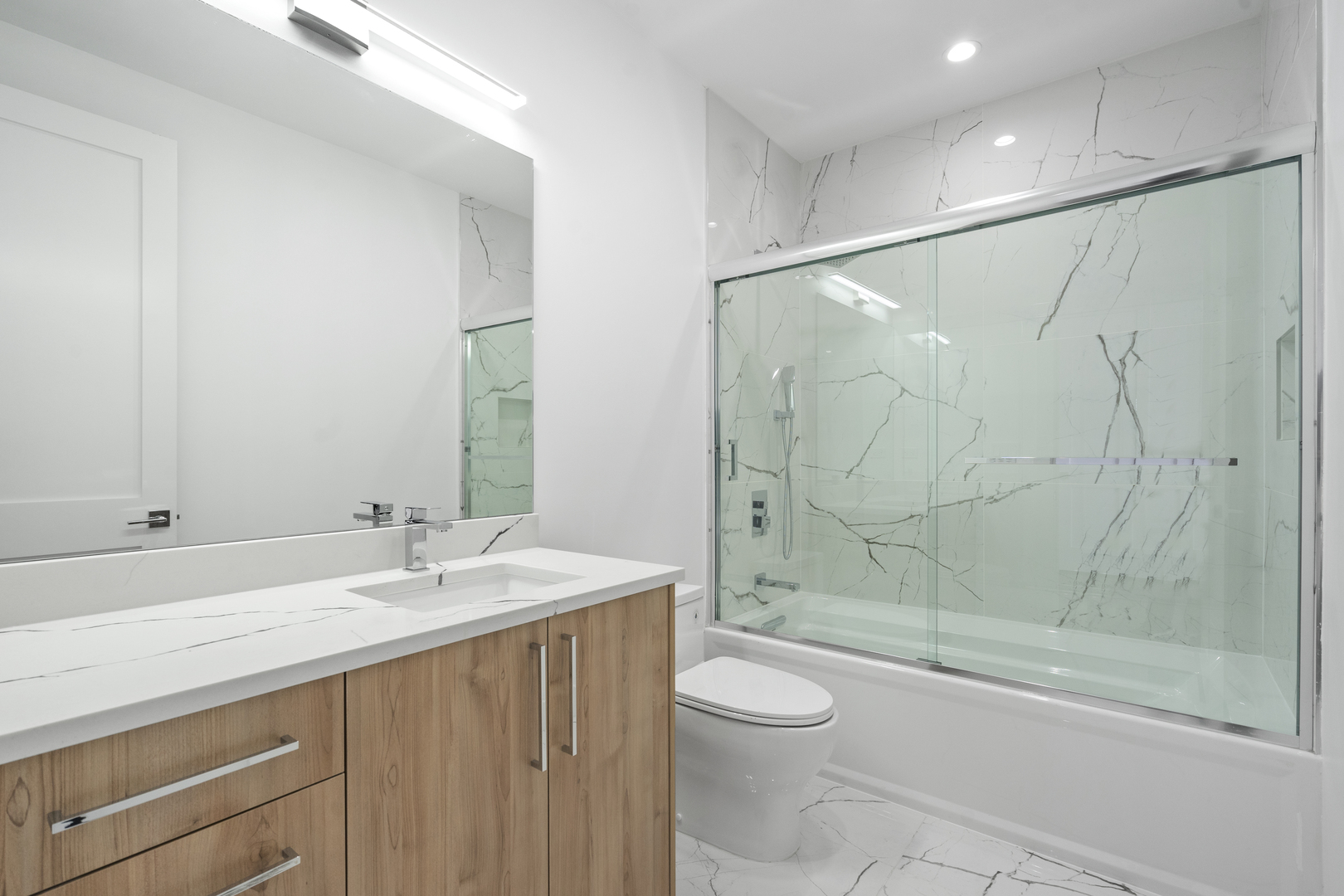 3008 W Belmont Avenue Unit: 2