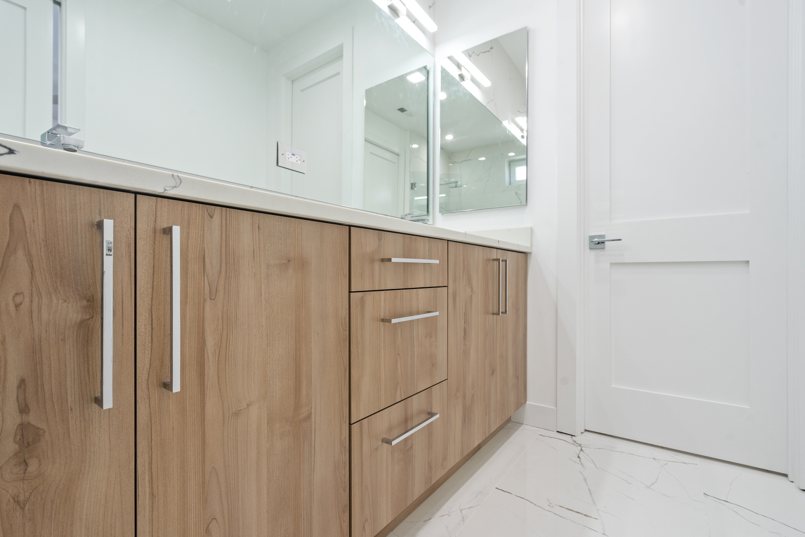 3008 W Belmont Avenue Unit: 2