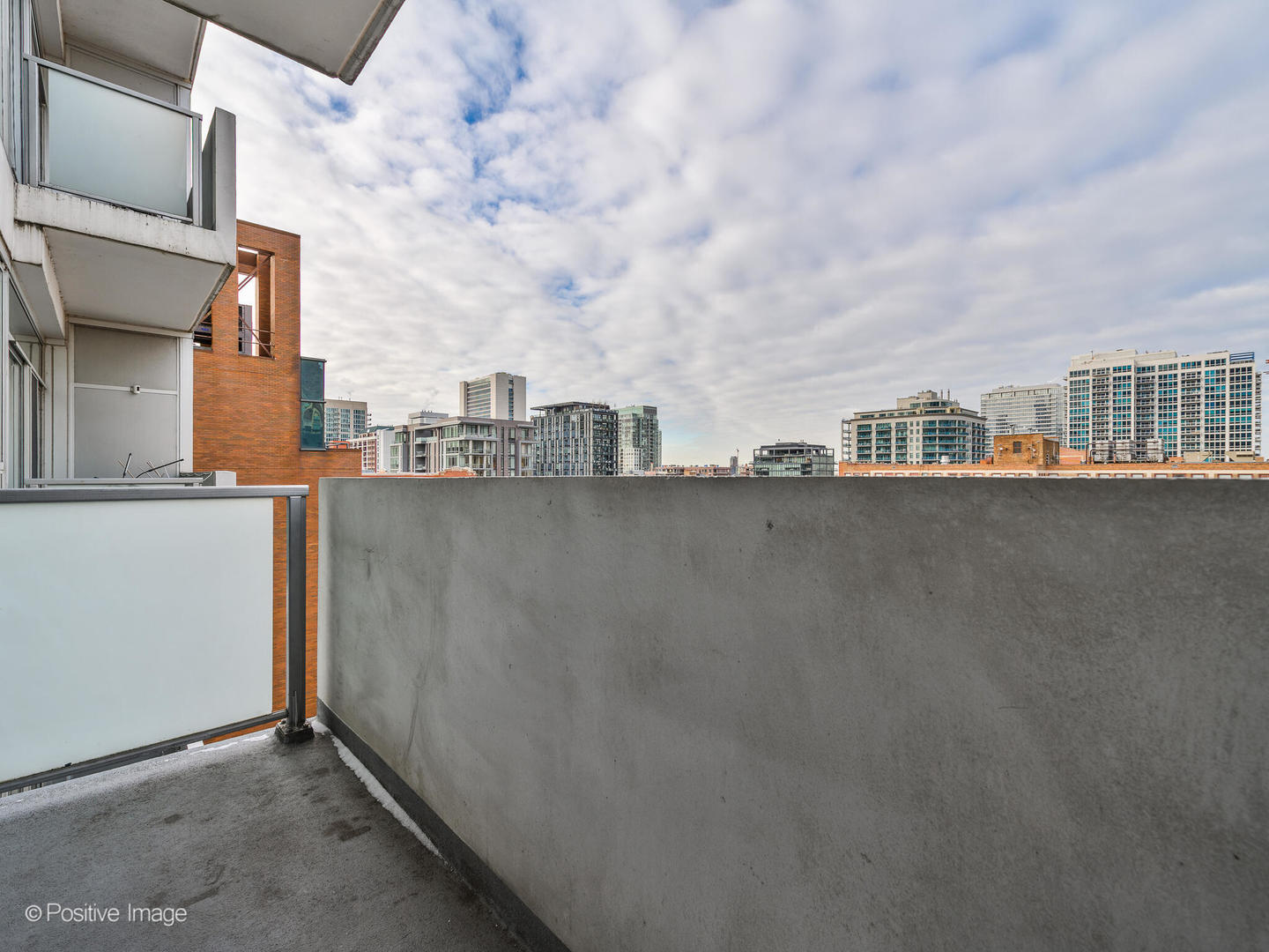 630 N Franklin Street Unit: 817
