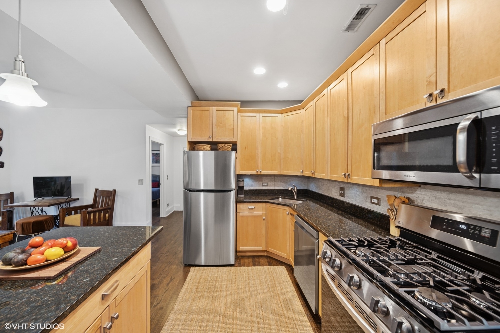 7639 N Greenview Avenue Unit: 1E