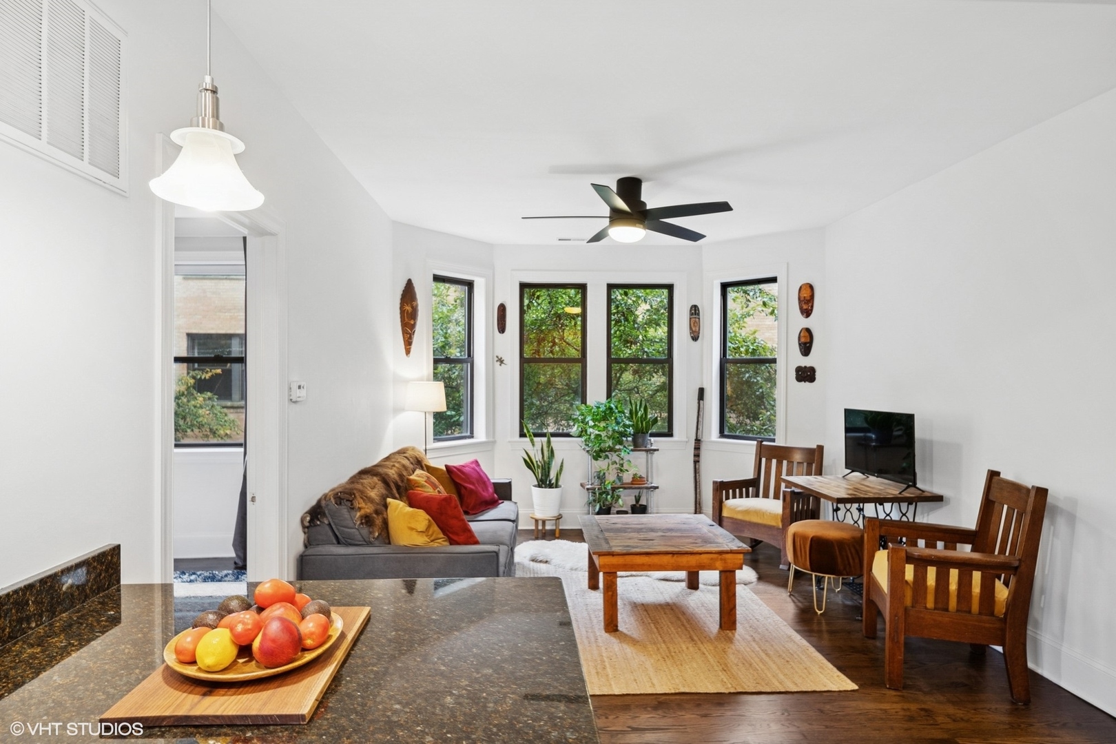 7639 N Greenview Avenue Unit: 1E