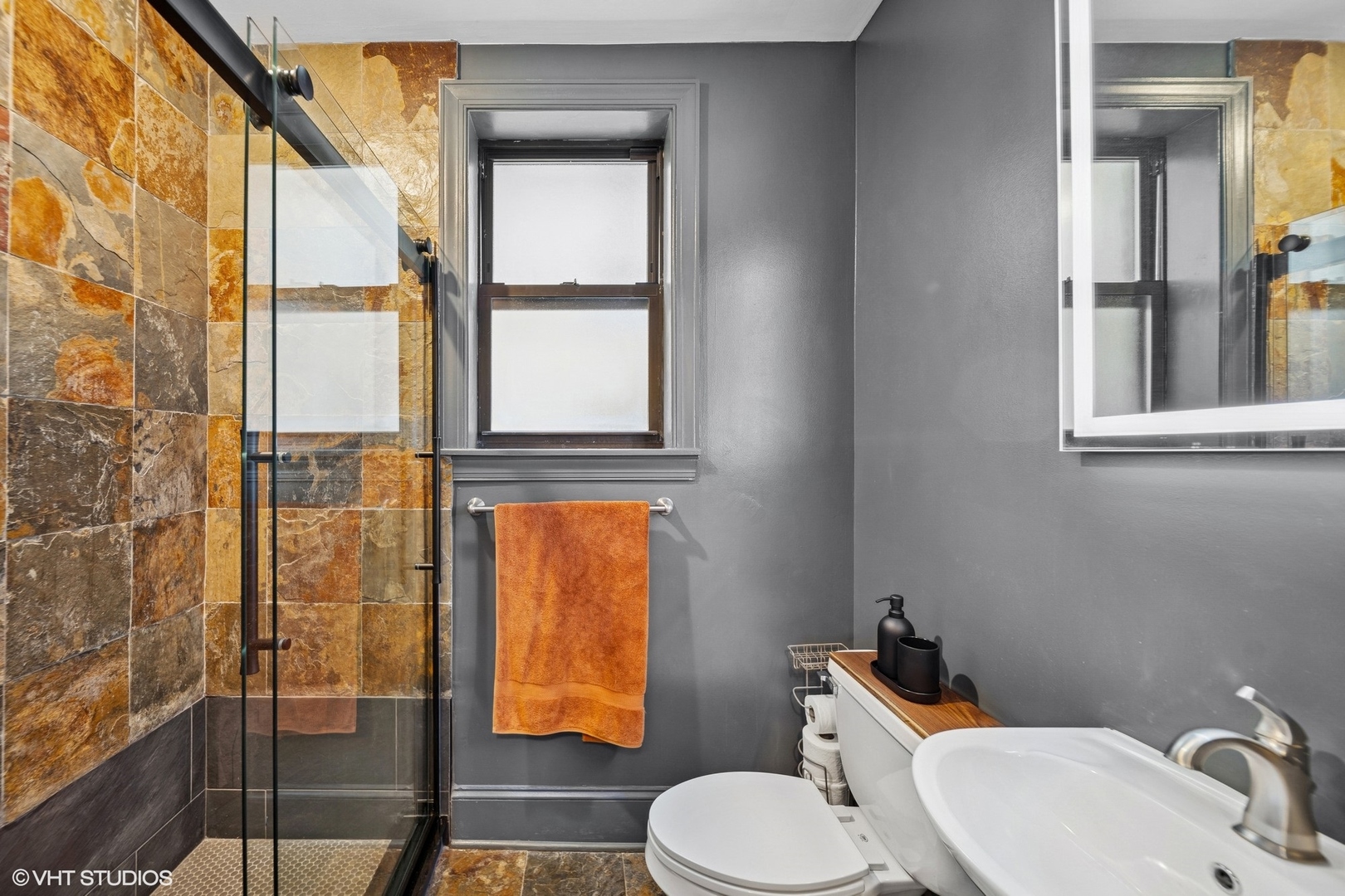 7639 N Greenview Avenue Unit: 1E