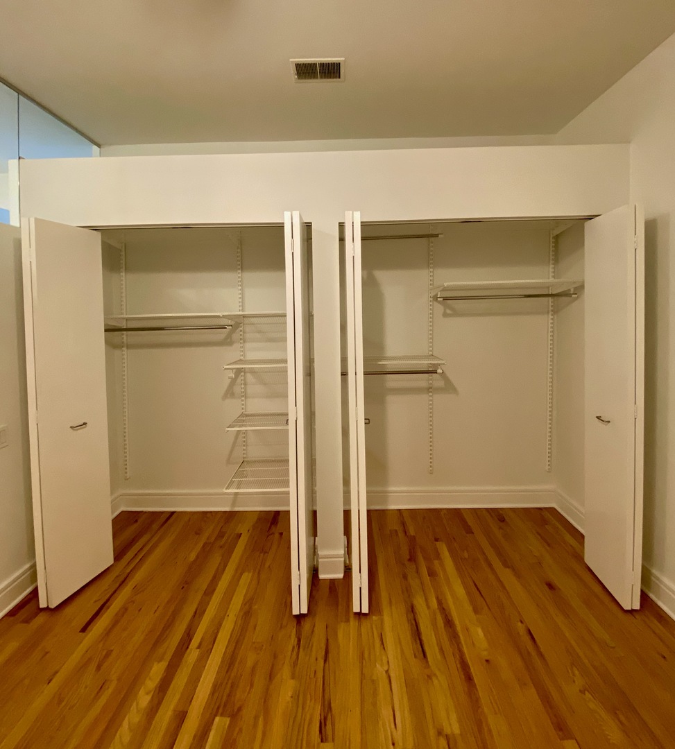 212 W WASHINGTON Street Unit: 910