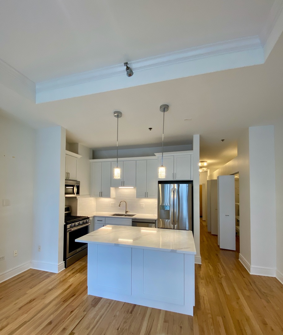 212 W WASHINGTON Street Unit: 910