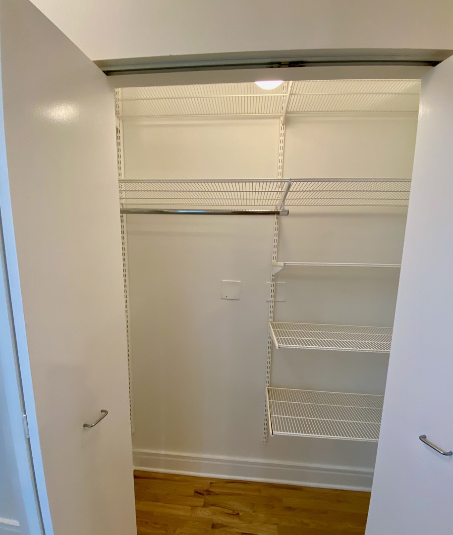 212 W WASHINGTON Street Unit: 910