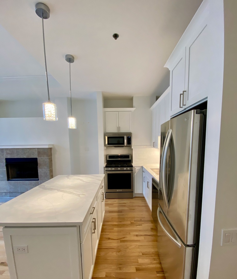 212 W WASHINGTON Street Unit: 910