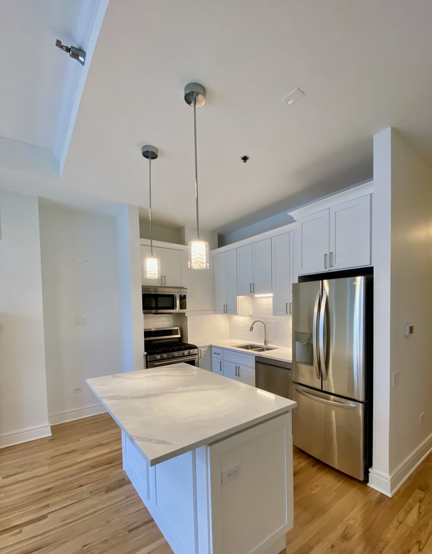 212 W WASHINGTON Street Unit: 910