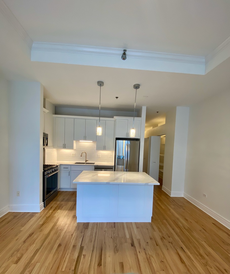 212 W WASHINGTON Street Unit: 910
