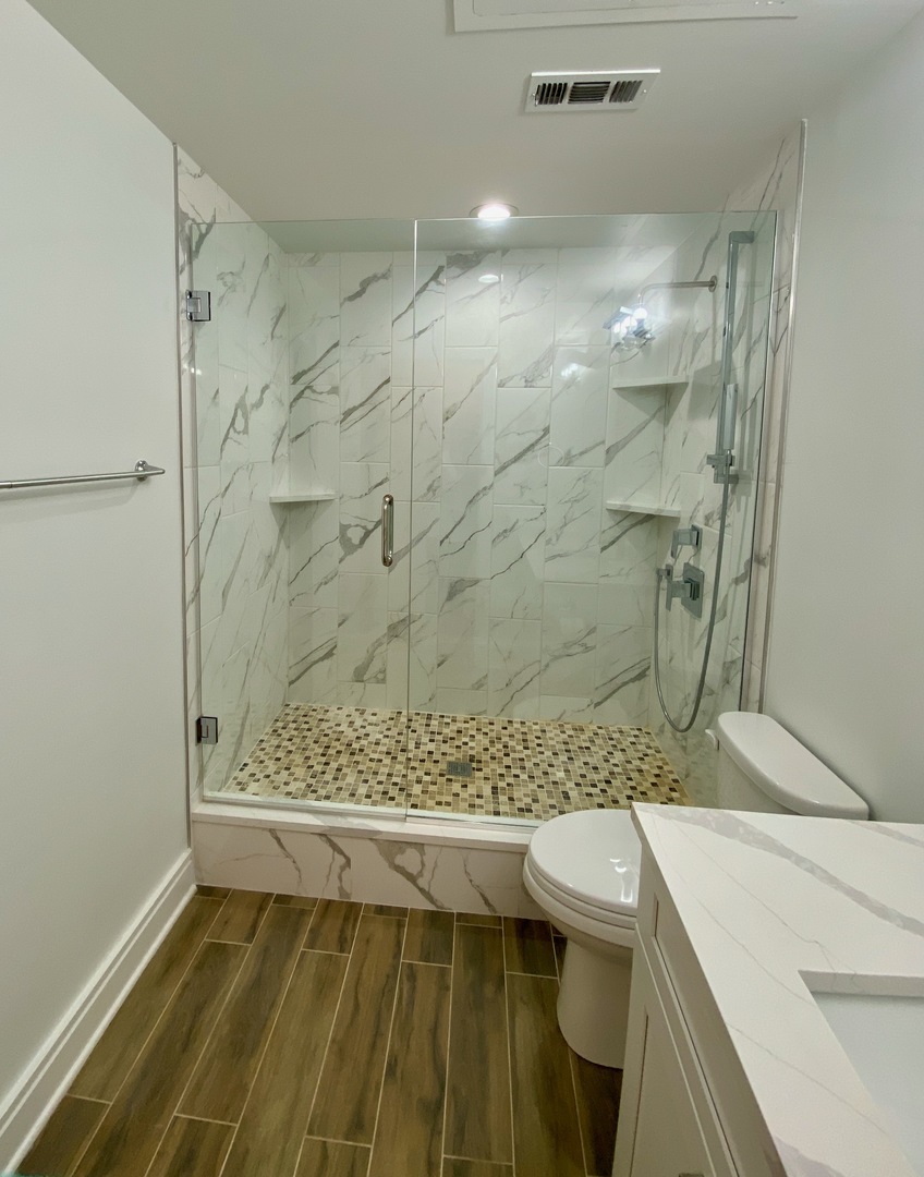 212 W WASHINGTON Street Unit: 910