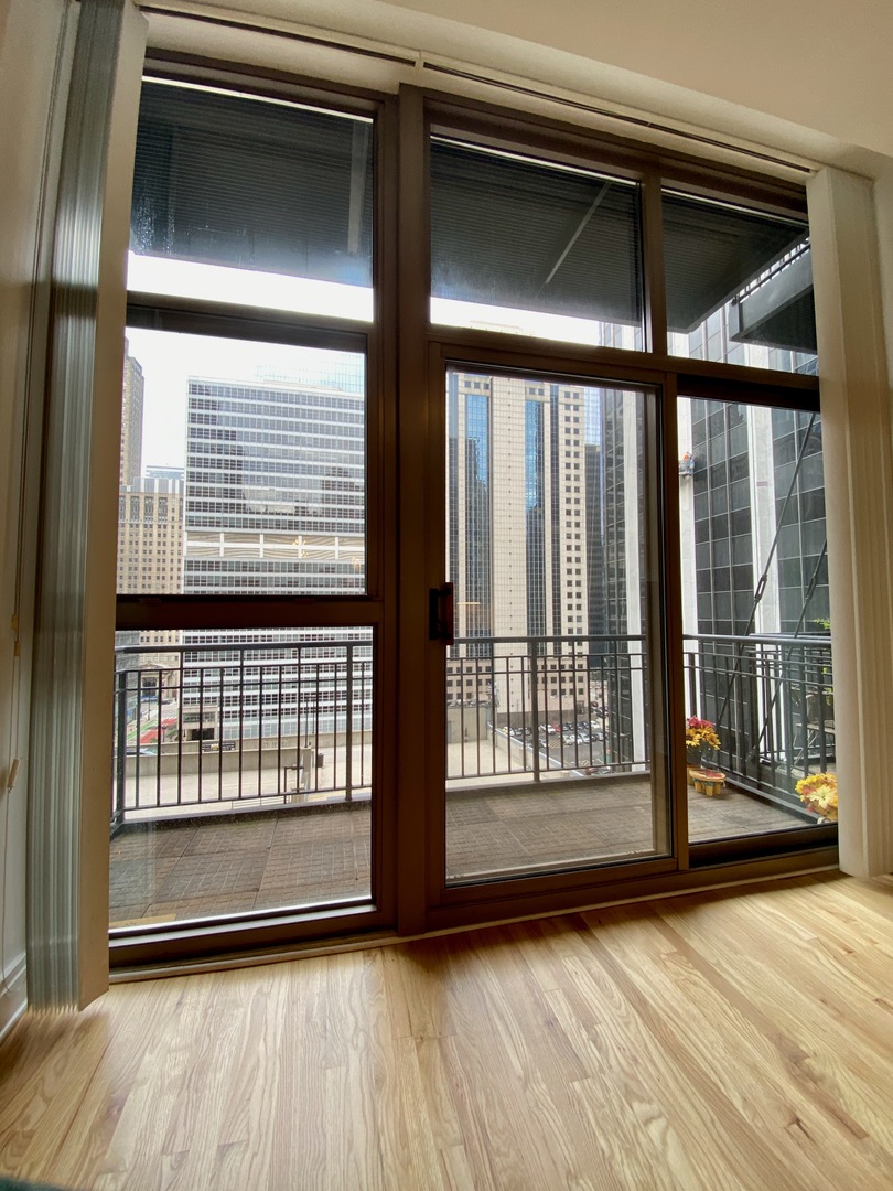 212 W WASHINGTON Street Unit: 910