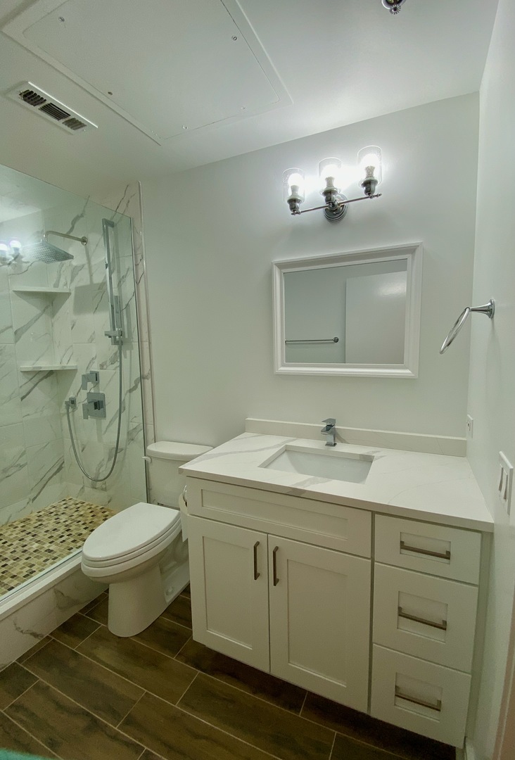212 W WASHINGTON Street Unit: 910