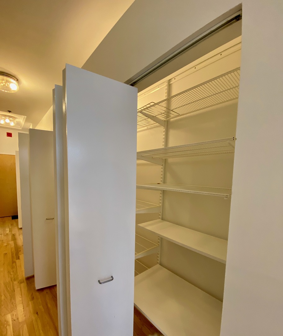 212 W WASHINGTON Street Unit: 910