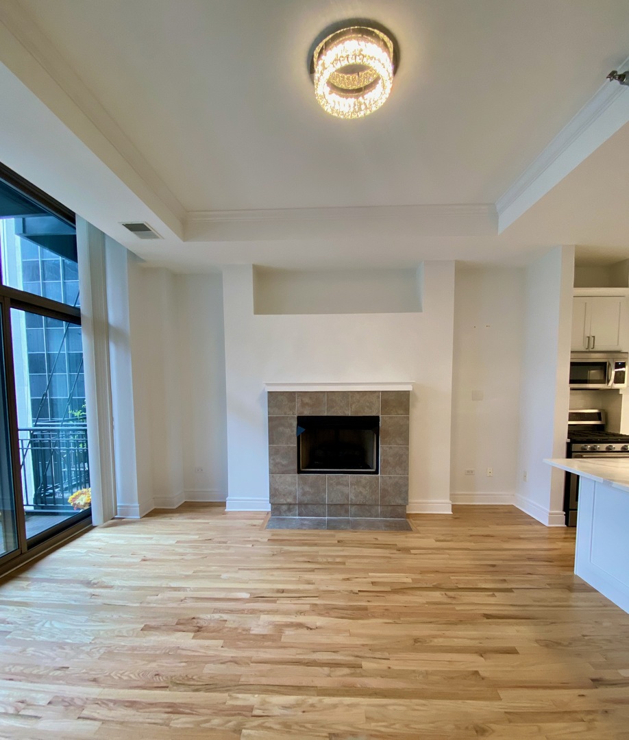212 W WASHINGTON Street Unit: 910