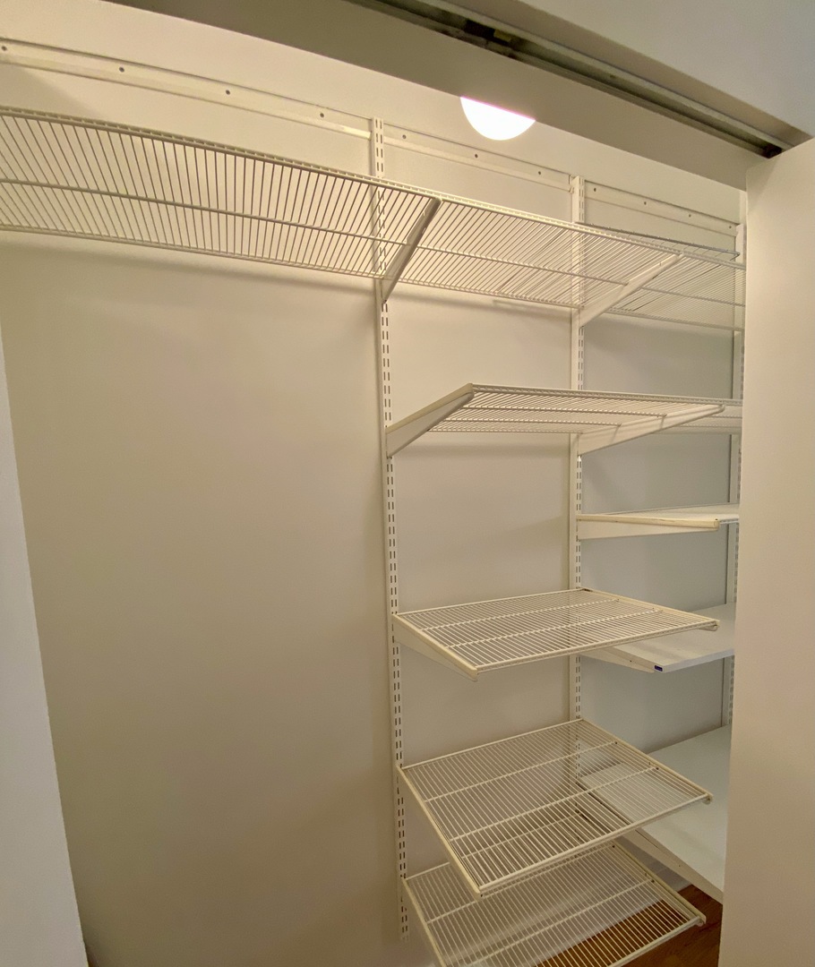 212 W WASHINGTON Street Unit: 910