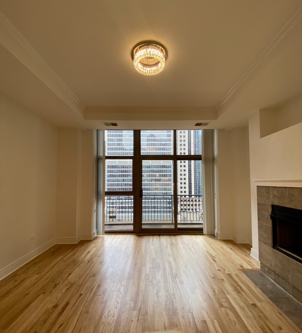 212 W WASHINGTON Street Unit: 910