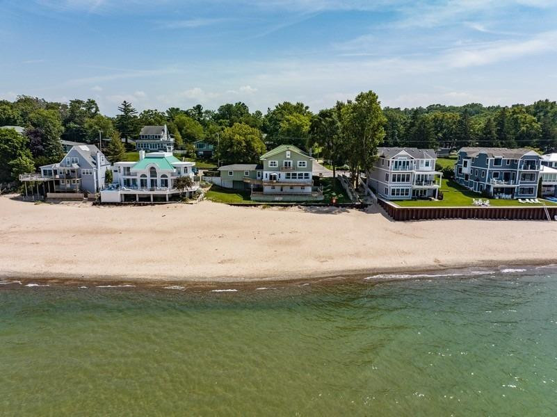 2202 Lake Shore Drive