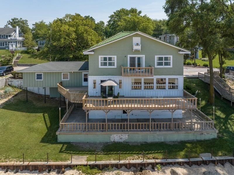 2202 Lake Shore Drive