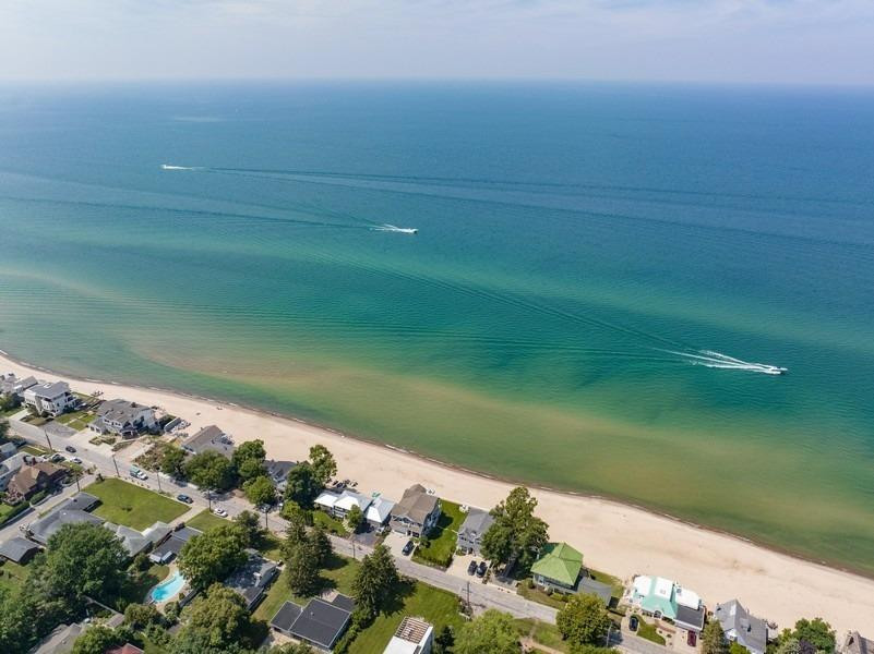 2202 Lake Shore Drive