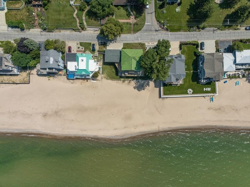 2202 Lake Shore Drive