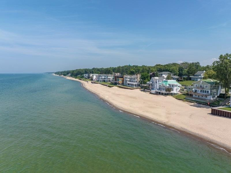 2202 Lake Shore Drive