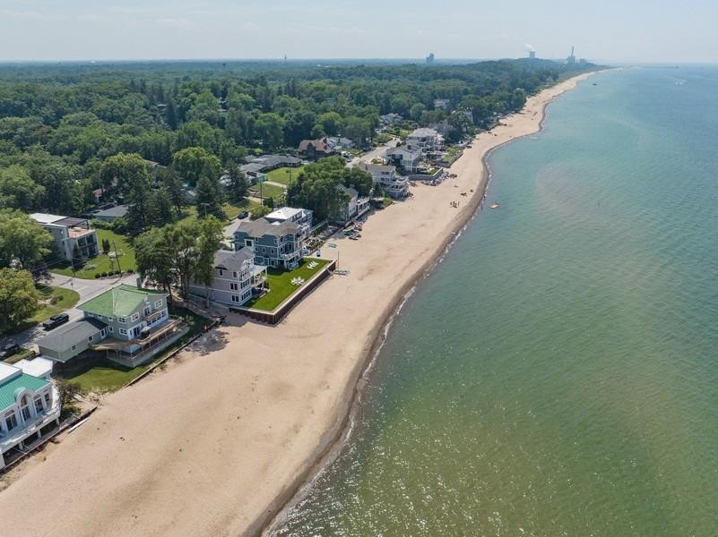 2202 Lake Shore Drive
