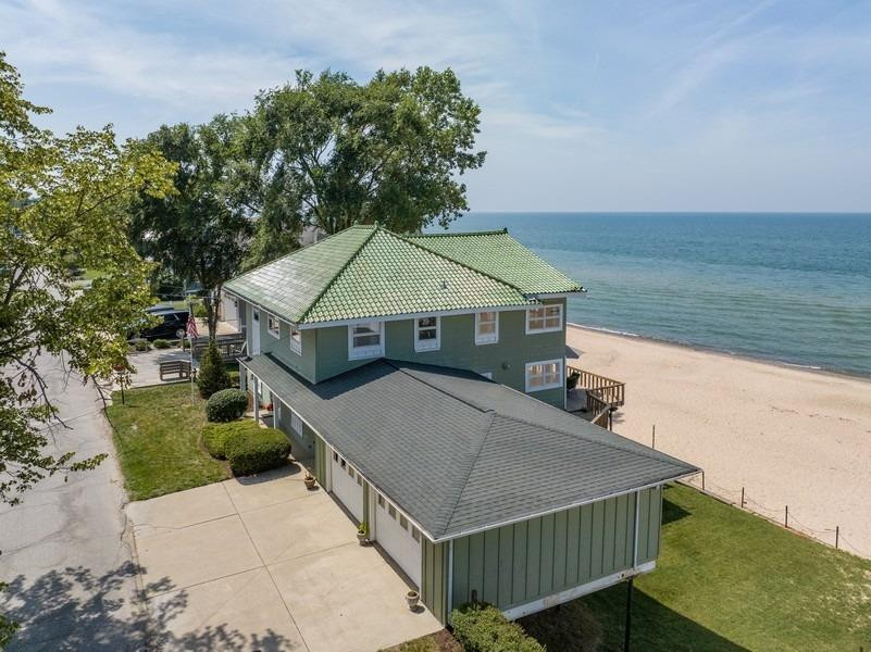 2202 Lake Shore Drive