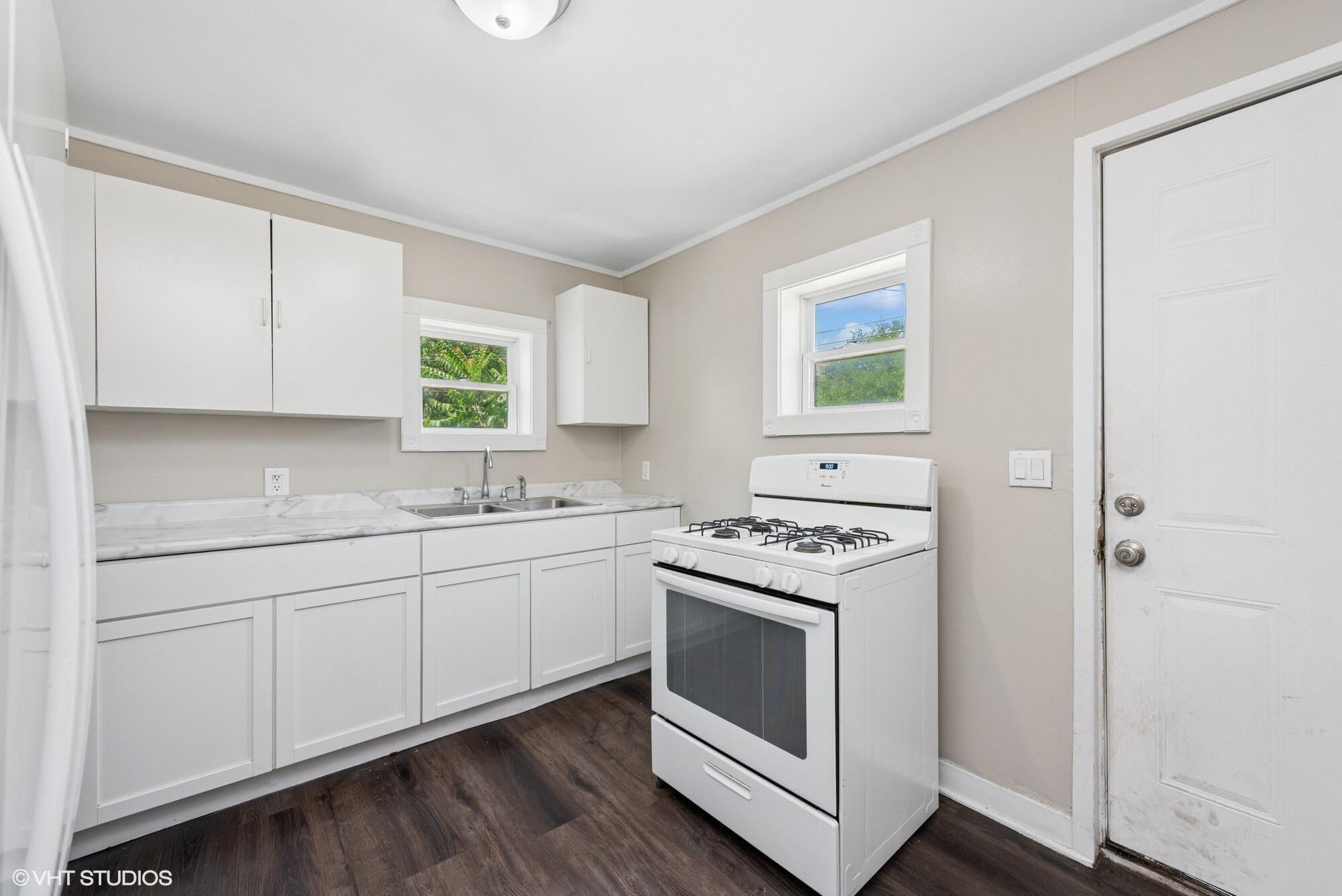 424 E 10th Street