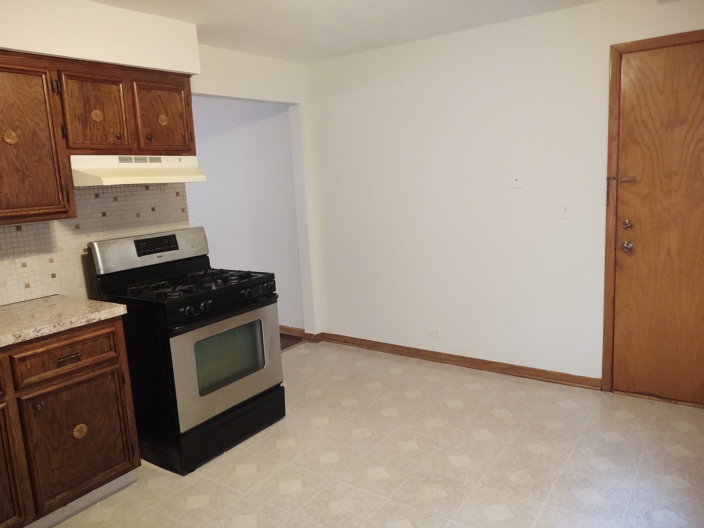 2414 N 76th Avenue Unit: 1E